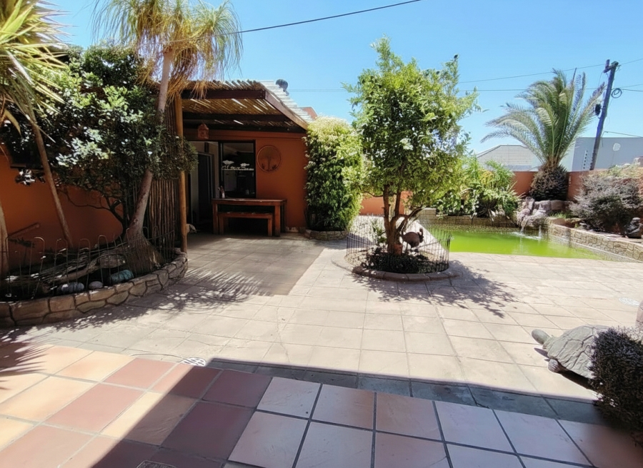 5 Bedroom Property for Sale in Glenlilly Western Cape